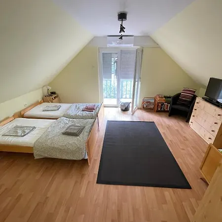 Thefi Vendégház Apartman *
